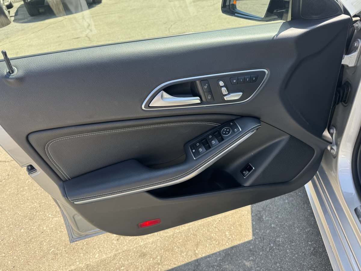 2019 Mercedes Benz CLA 250 photo 12