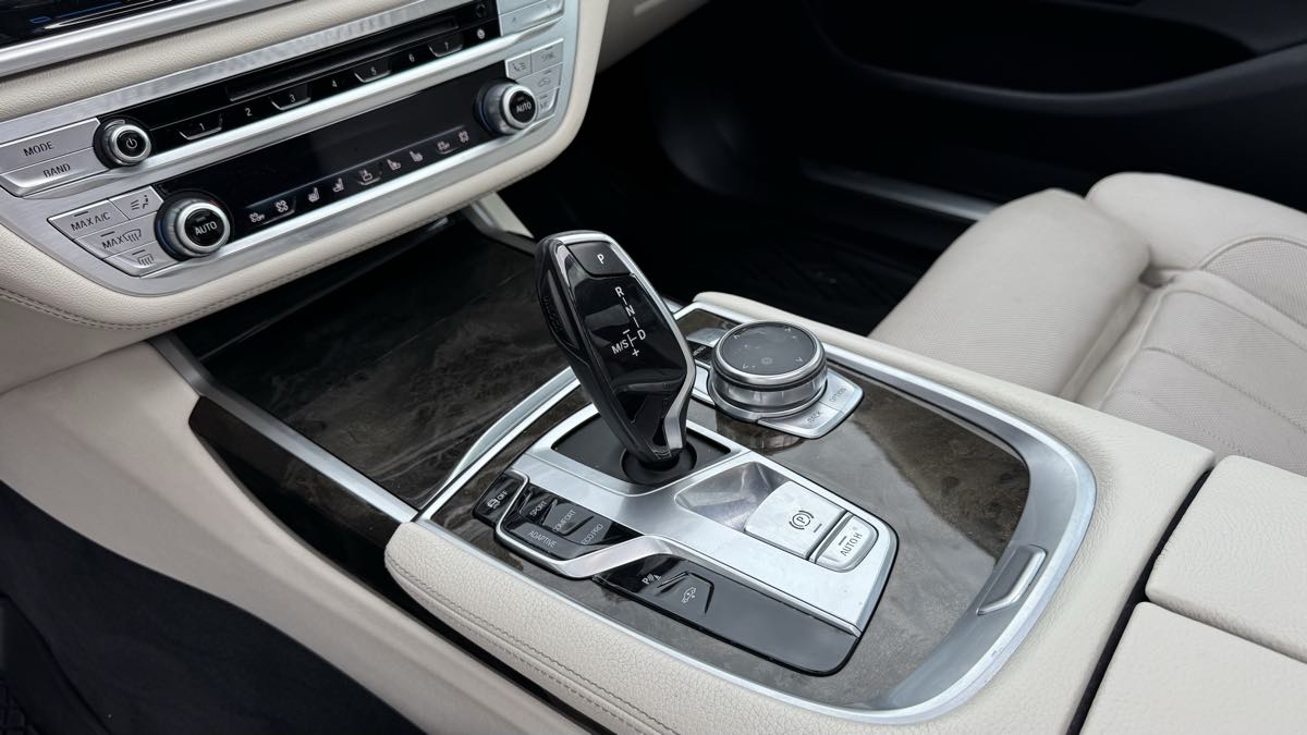 2016 Bmw 740i 7-series photo 14