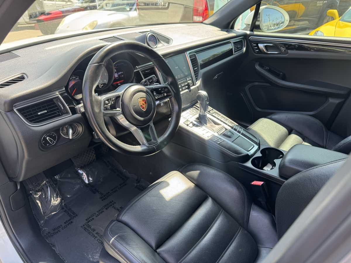 2017 Porsche Macan S photo 10
