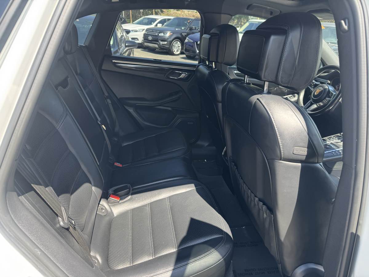 2017 Porsche Macan S photo 12