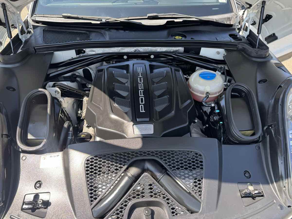2017 Porsche Macan S photo 19
