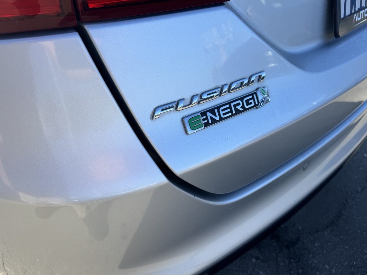 2017 Ford Fusion Energi Titanium photo 6