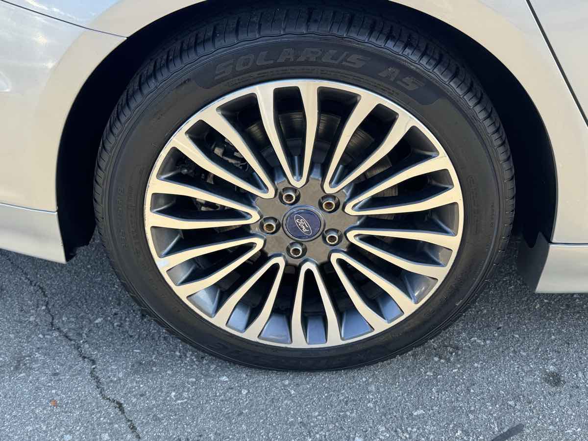 2017 Ford Fusion Energi Titanium photo 9