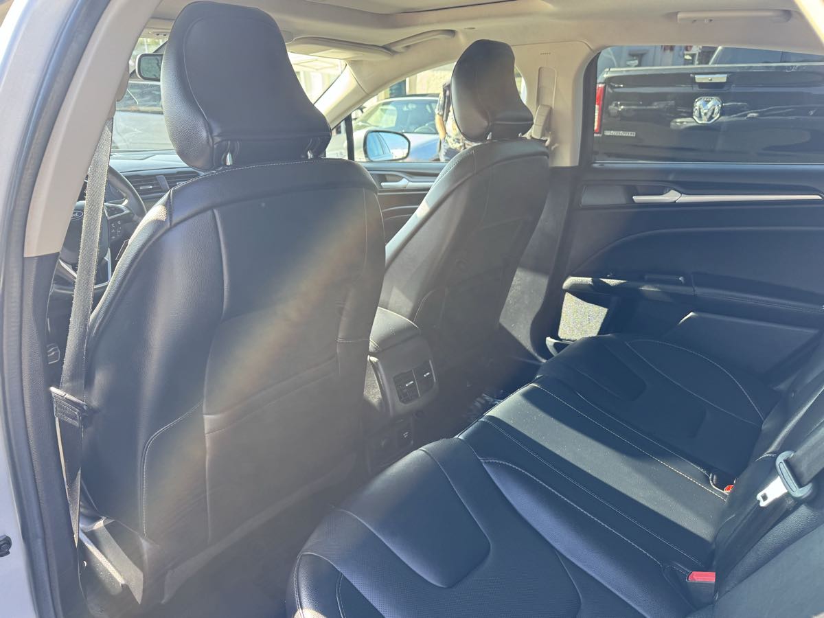 2017 Ford Fusion Energi Titanium photo 11