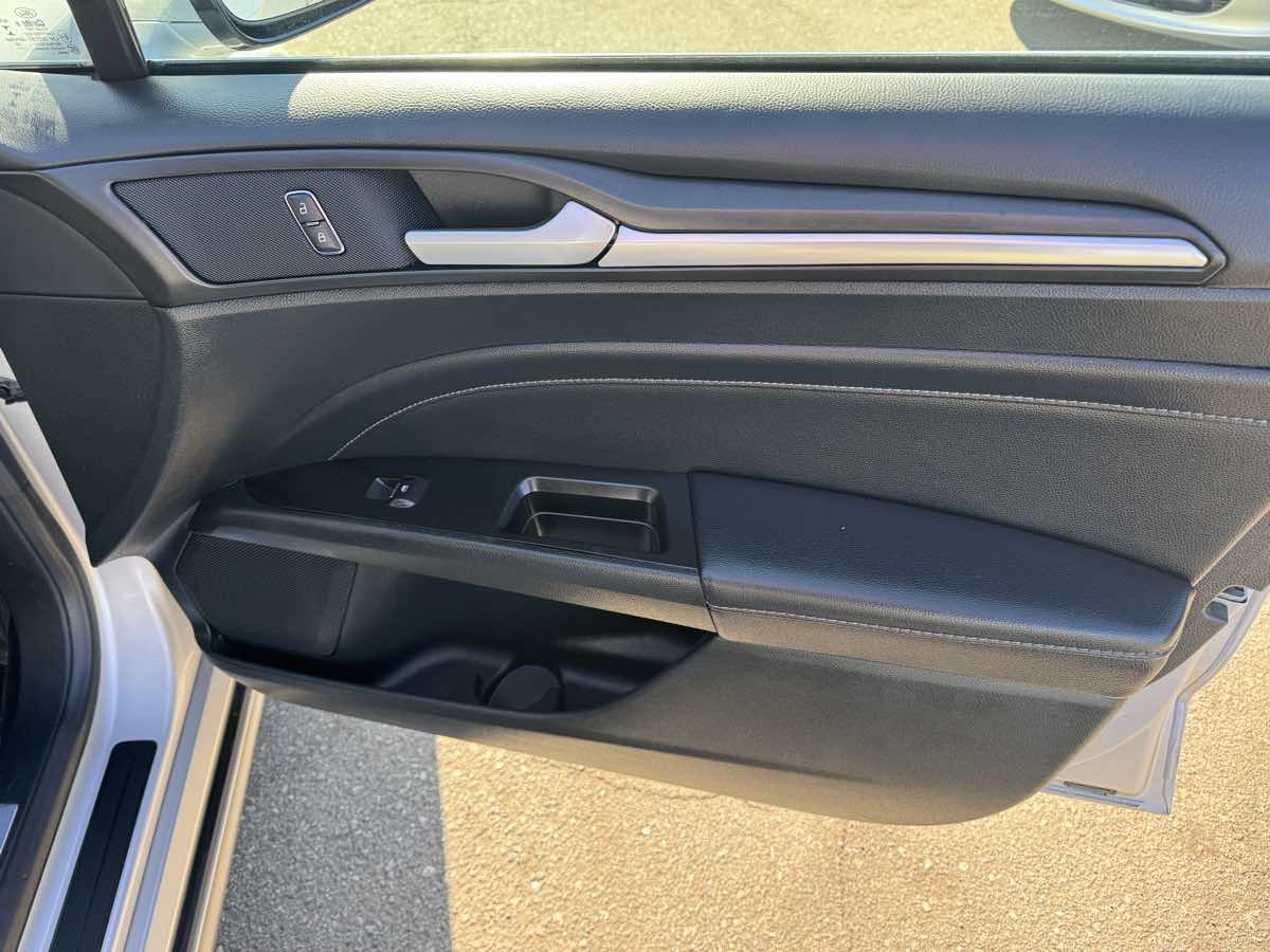 2017 Ford Fusion Energi Titanium photo 14
