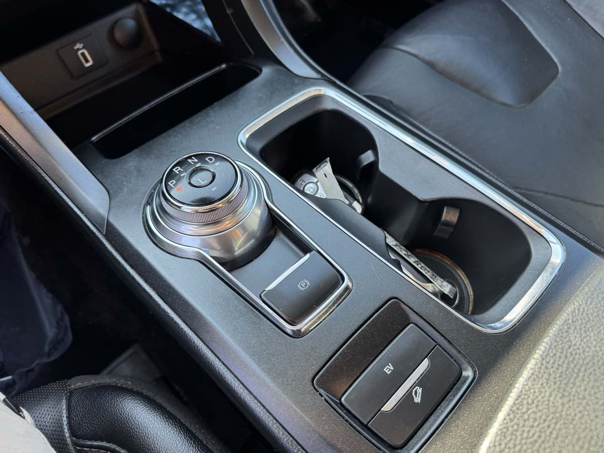 2017 Ford Fusion Energi Titanium photo 17