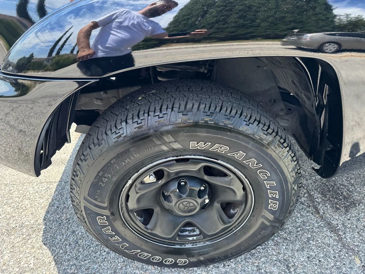 2013 Toyota Tacoma PreRunner V6 Double Cab photo 4