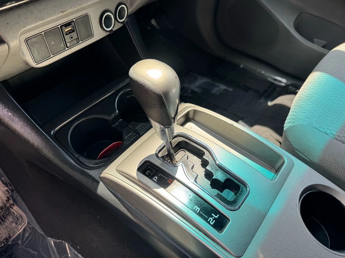 2013 Toyota Tacoma PreRunner V6 Double Cab photo 11