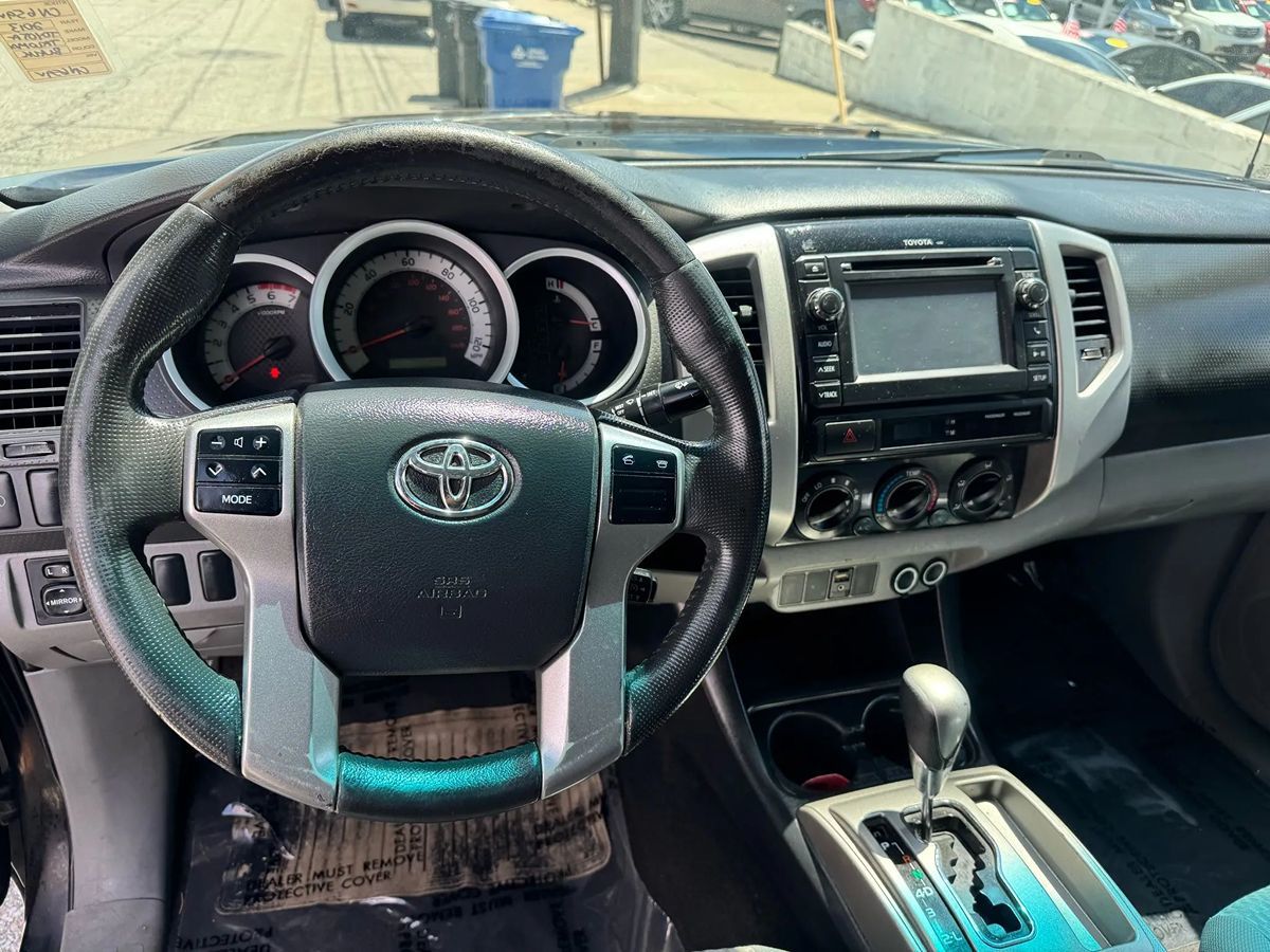 2013 Toyota Tacoma PreRunner V6 Double Cab photo 7