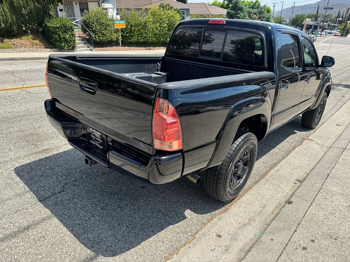 2013 Toyota Tacoma PreRunner V6 Double Cab photo 2