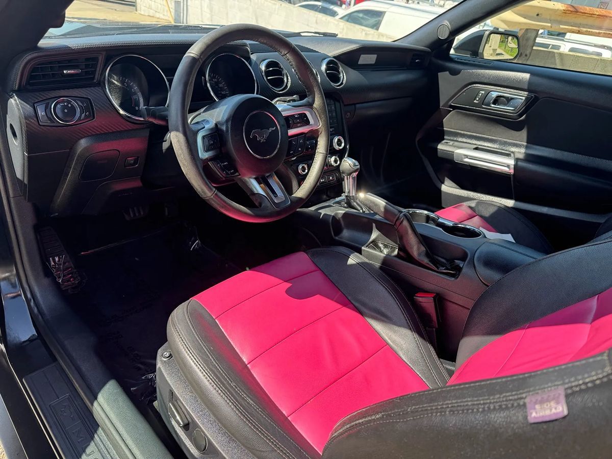 2015 Ford Mustang V6 Convertible photo 15