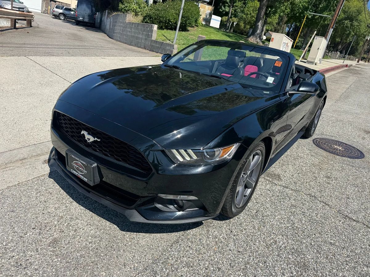 2015 Ford Mustang V6 Convertible photo 3