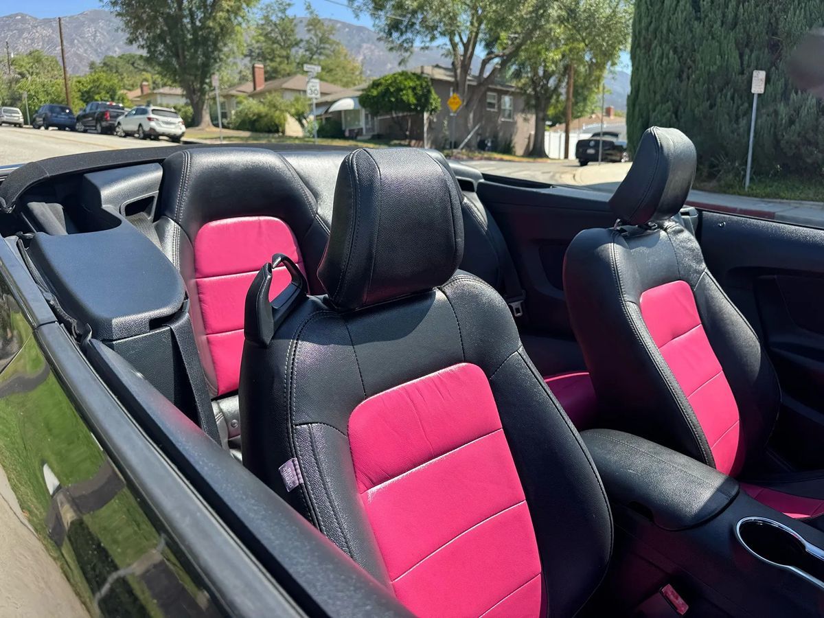 2015 Ford Mustang V6 Convertible photo 22