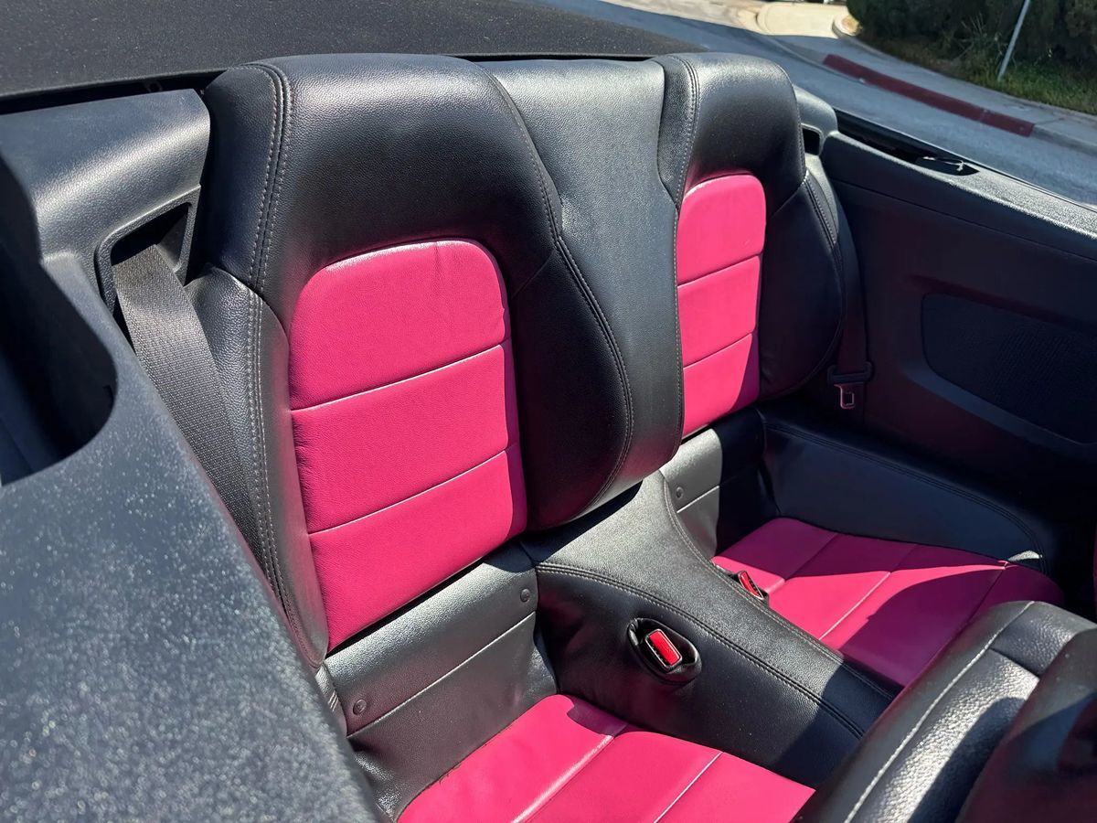 2015 Ford Mustang V6 Convertible photo 24