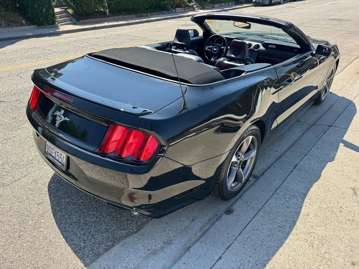 2015 Ford Mustang V6 Convertible photo 7