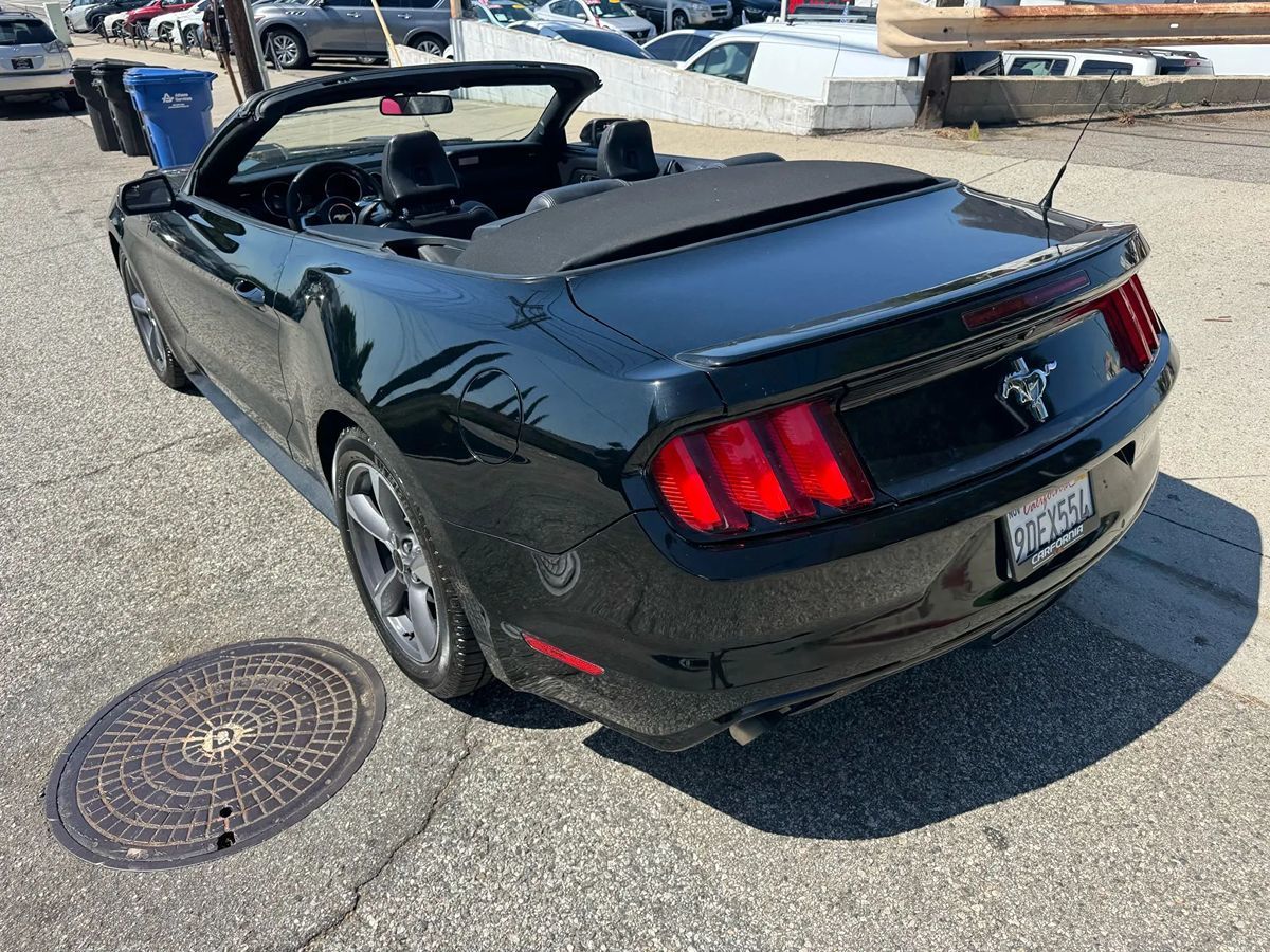 2015 Ford Mustang V6 Convertible photo 5