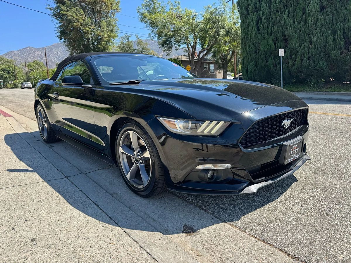 2015 Ford Mustang V6 Convertible photo 8