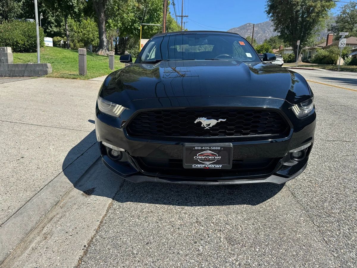 2015 Ford Mustang V6 Convertible photo 9