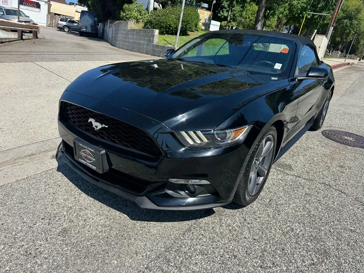2015 Ford Mustang V6 Convertible photo 4