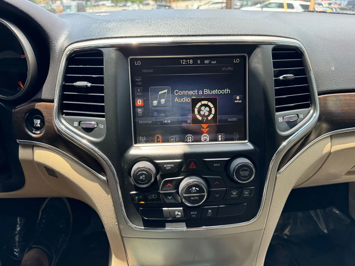 2014 Jeep Grand Cherokee Limited photo 9