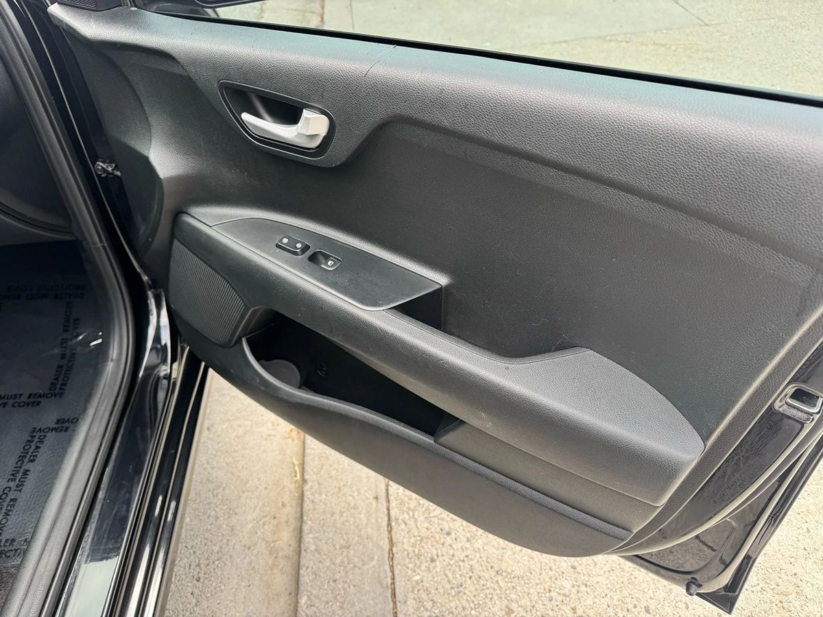2018 Kia Rio LX S photo 11