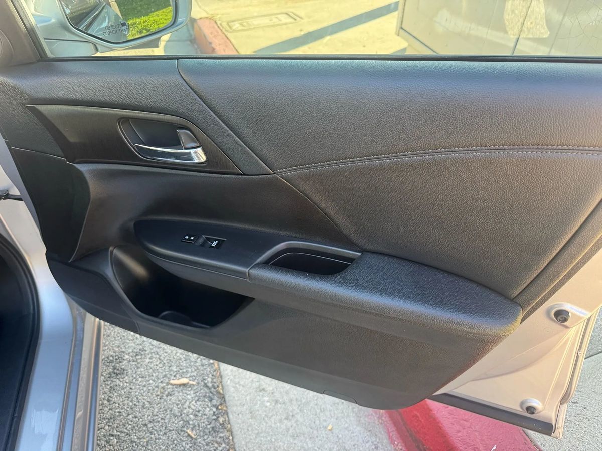 2014 Honda Accord EX photo 14