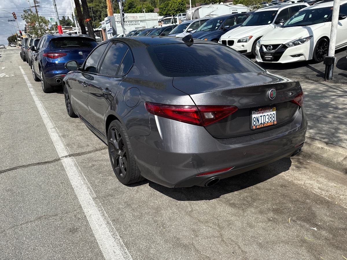 2019 Alfa Romeo Giulia photo 2