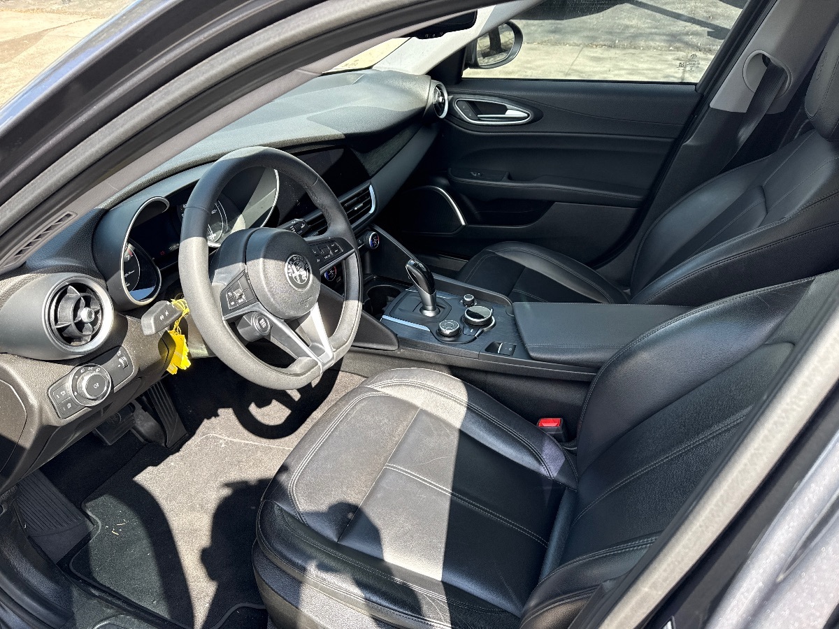 2019 Alfa Romeo Giulia photo 3