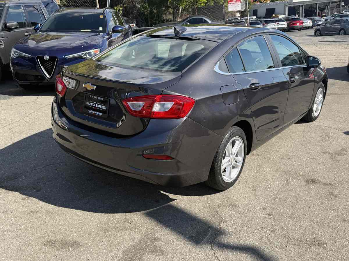 2017 Chevrolet Cruze LT photo 3