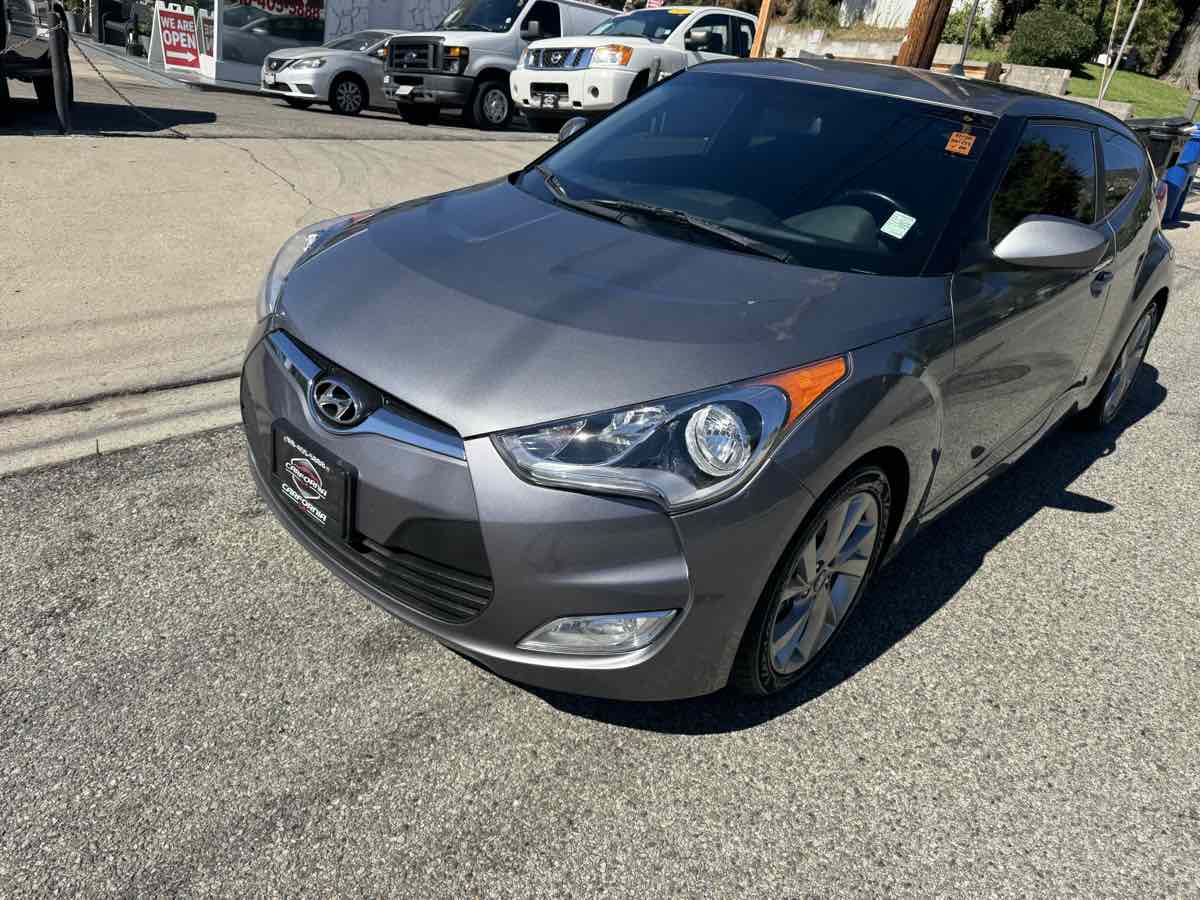 2017 Hyundai Veloster Value Edition R-Spec Turbo photo 3