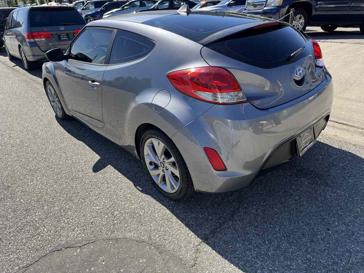 2017 Hyundai Veloster Value Edition R-Spec Turbo photo 4