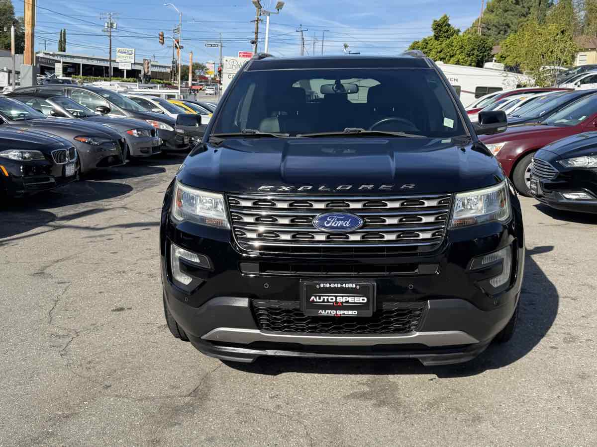 2016 Ford Explorer XLT photo 2