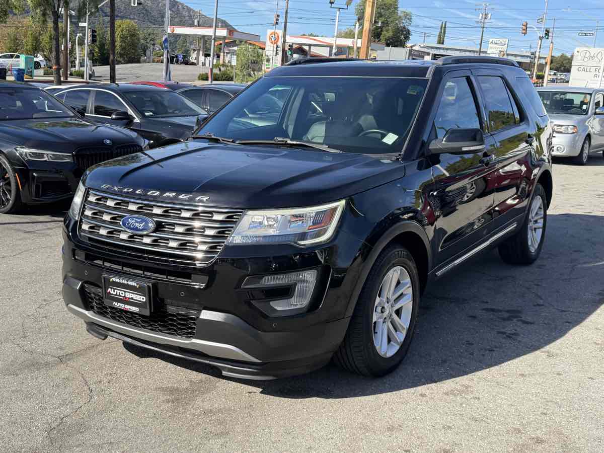 2016 Ford Explorer XLT photo 3