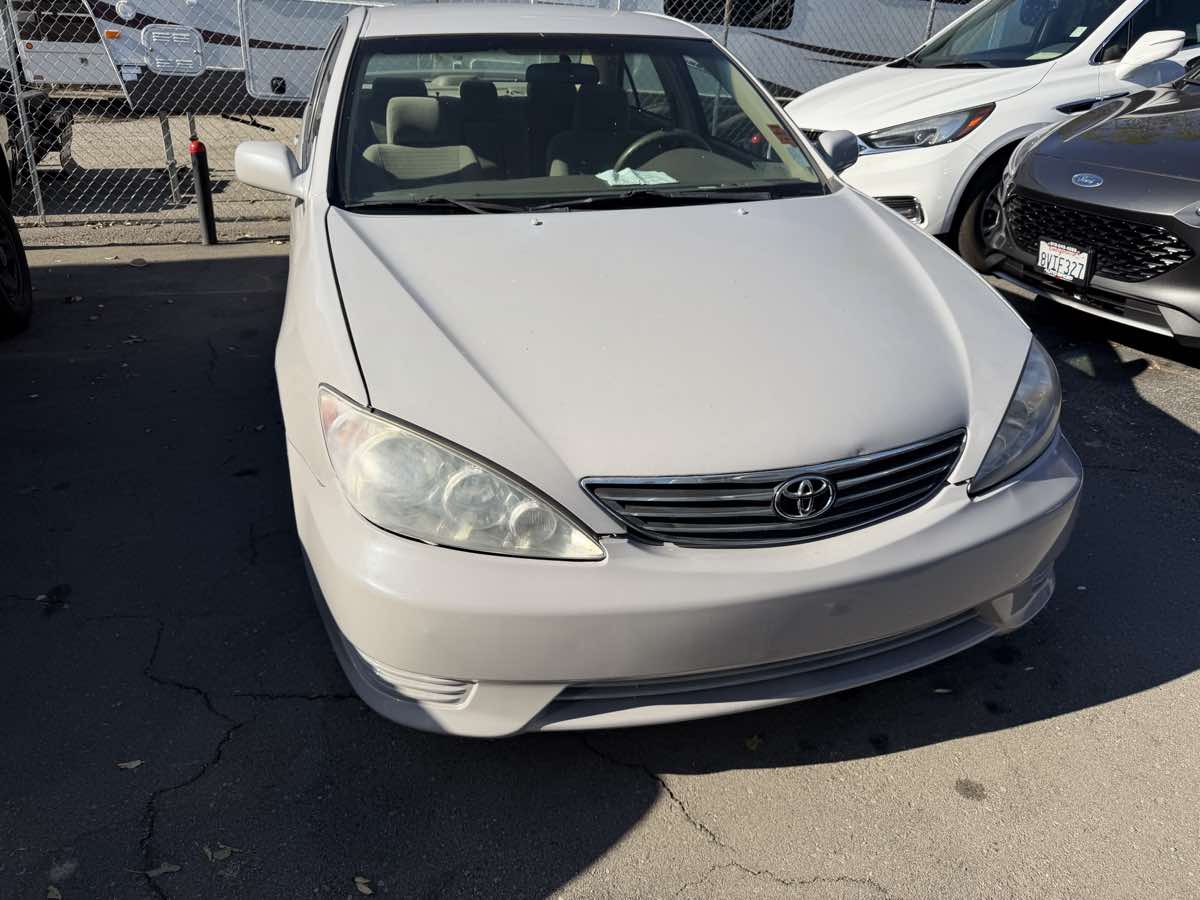 2005 Toyota Camry SE photo 3