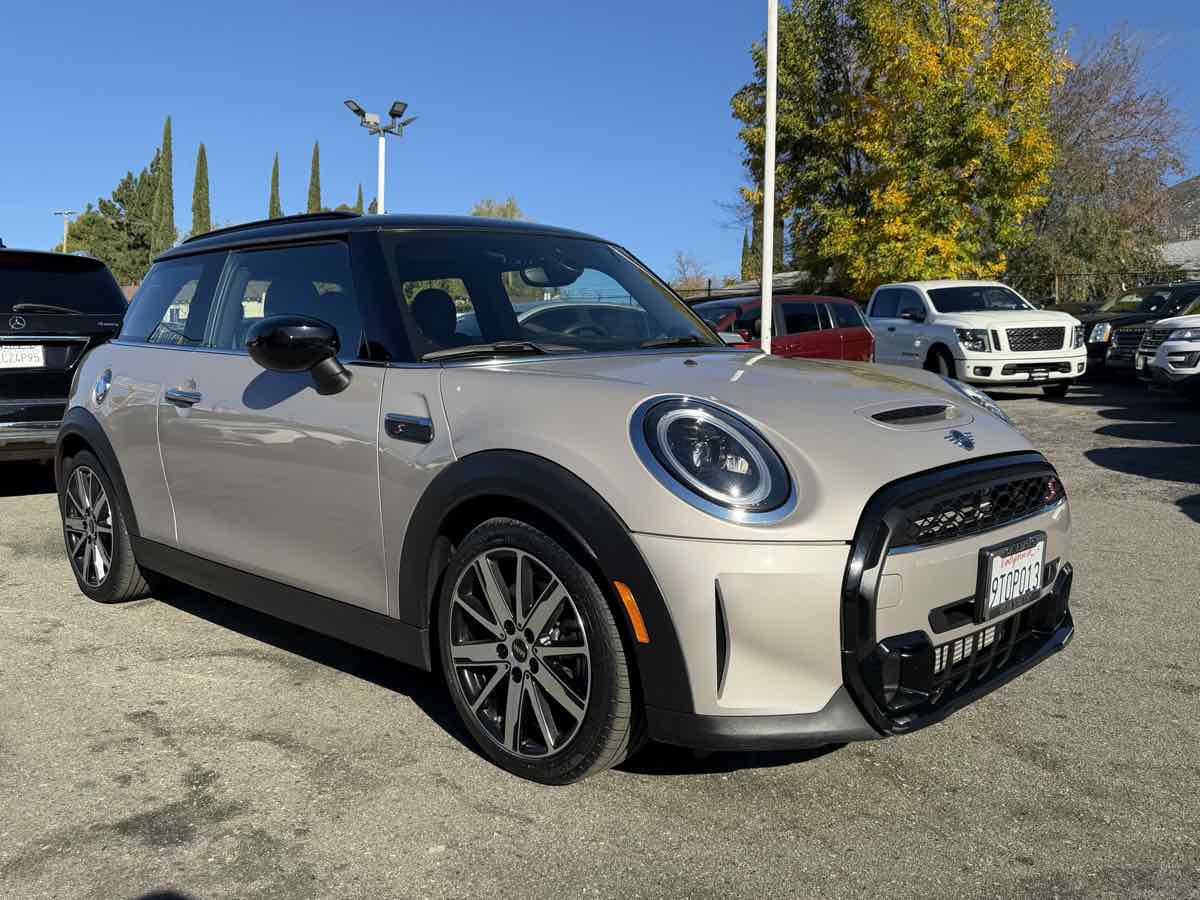 2022 MINI Hardtop Cooper S's photo