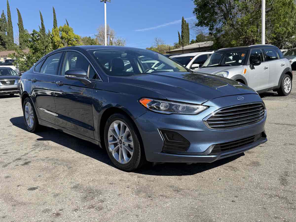 2019 Ford Fusion SEL's photo