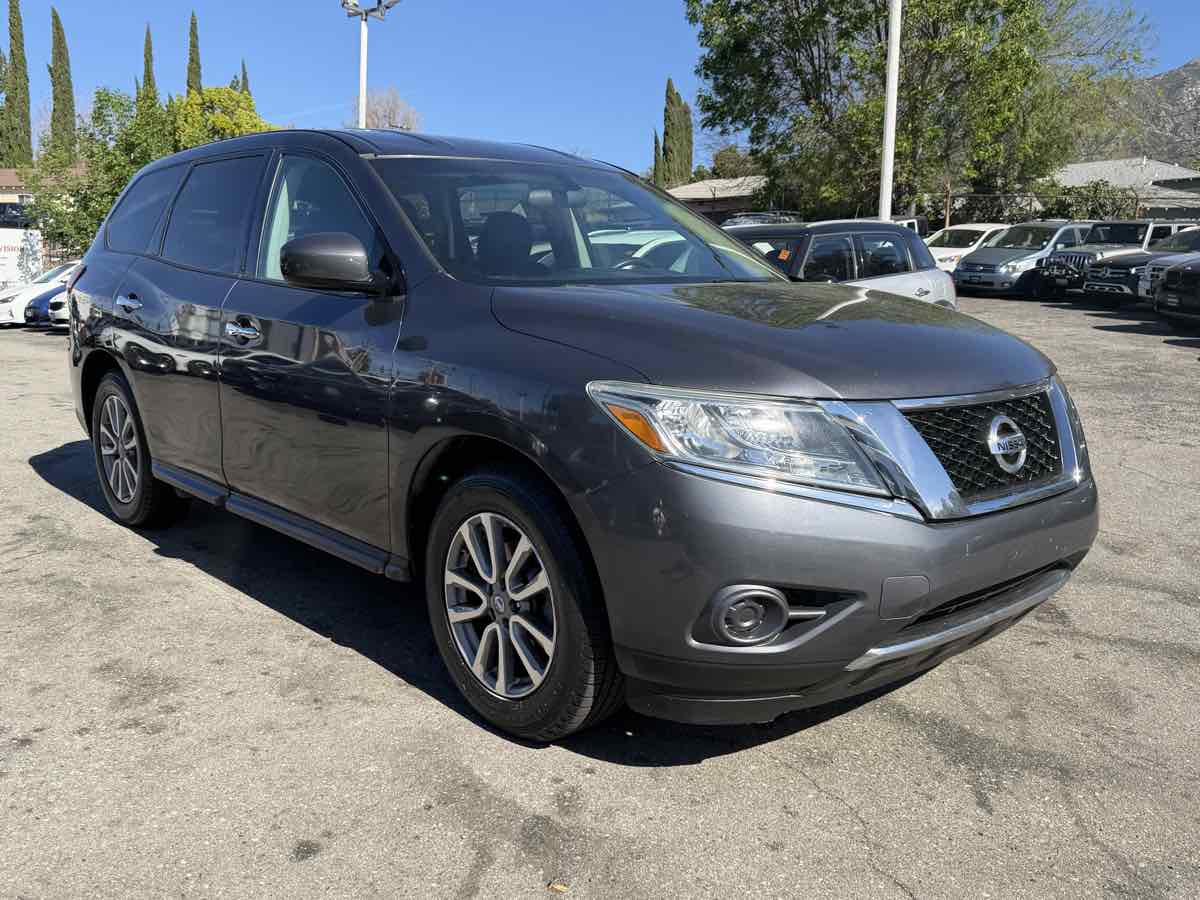 2014 Nissan Pathfinder S 2WD's photo
