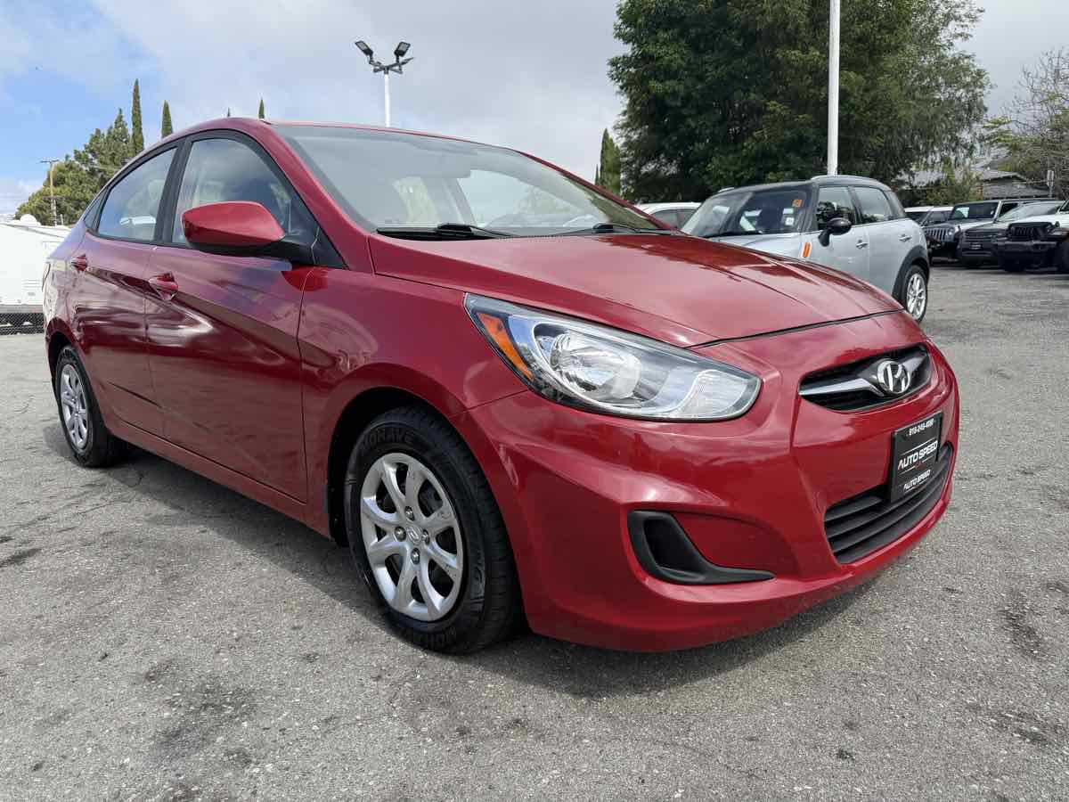2014 Hyundai Accent GLS 4-Door 6-Speed Automatic's photo