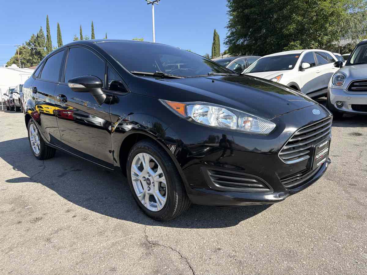 2016 Ford Fiesta SE Sedan's photo