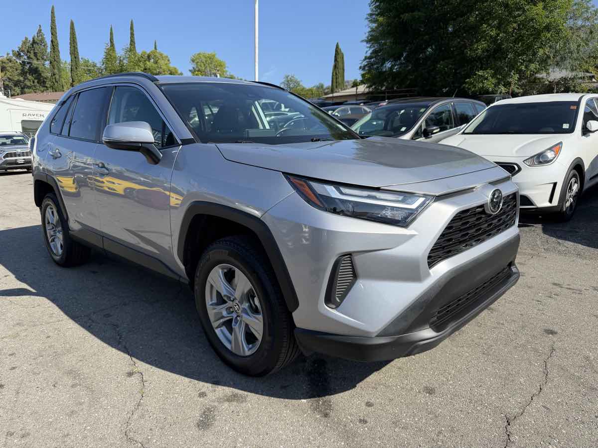 2025 Toyota RAV4 Hybrid XLE AWD's photo