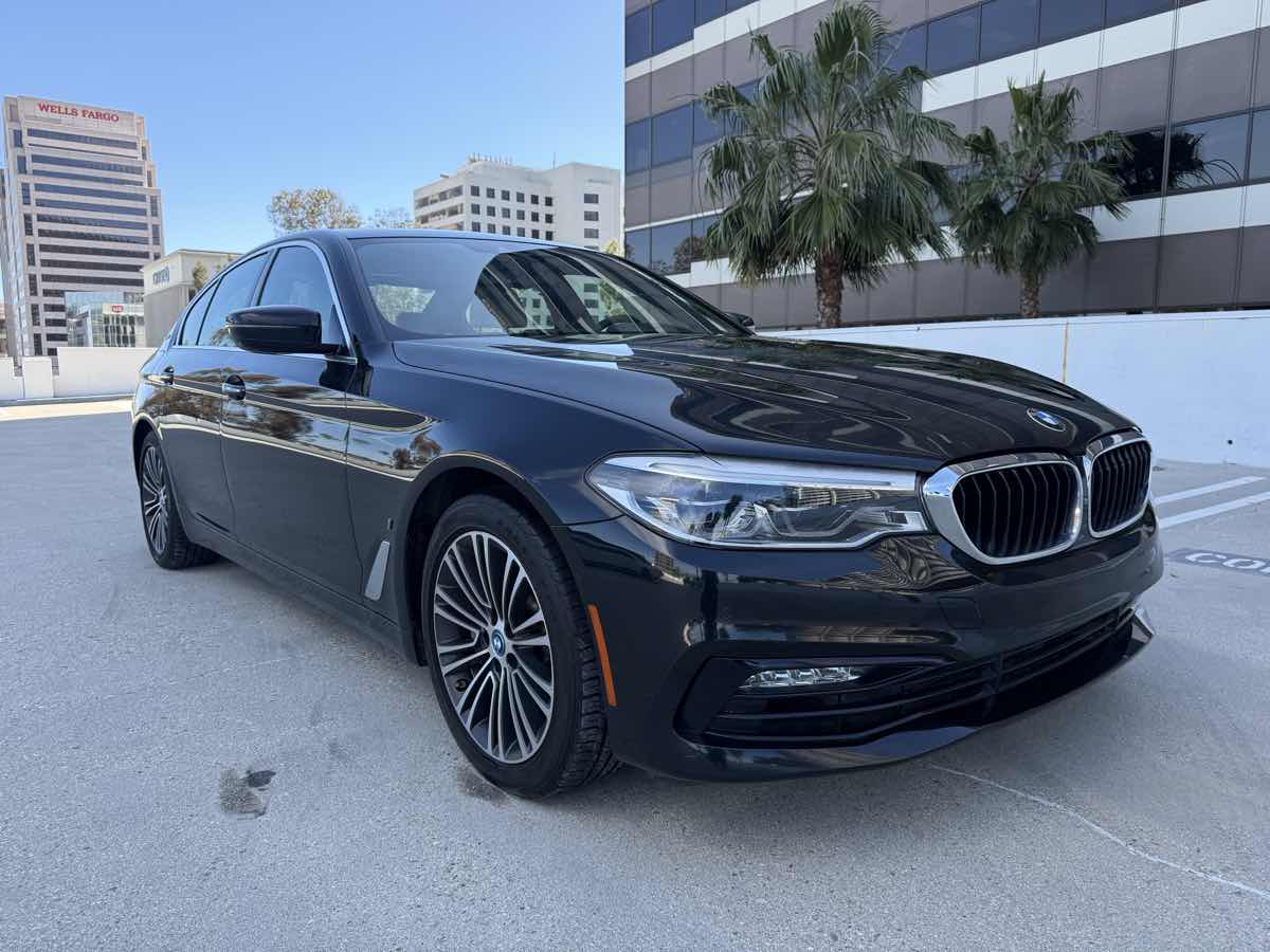 2018 BMW 5 Series 530e iPerformance Sedan's photo