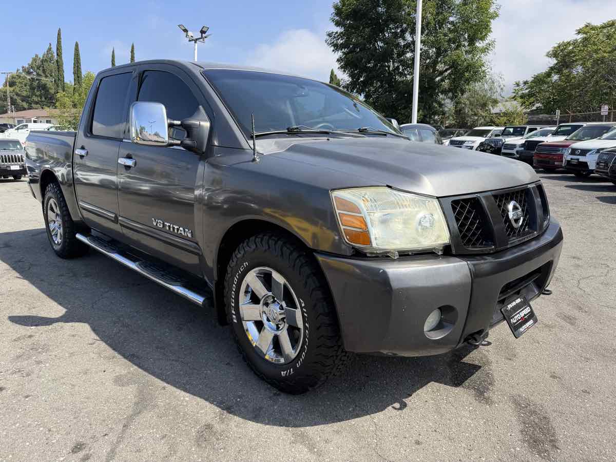 2007 Nissan Titan LE 4X2 Crew Cab's photo