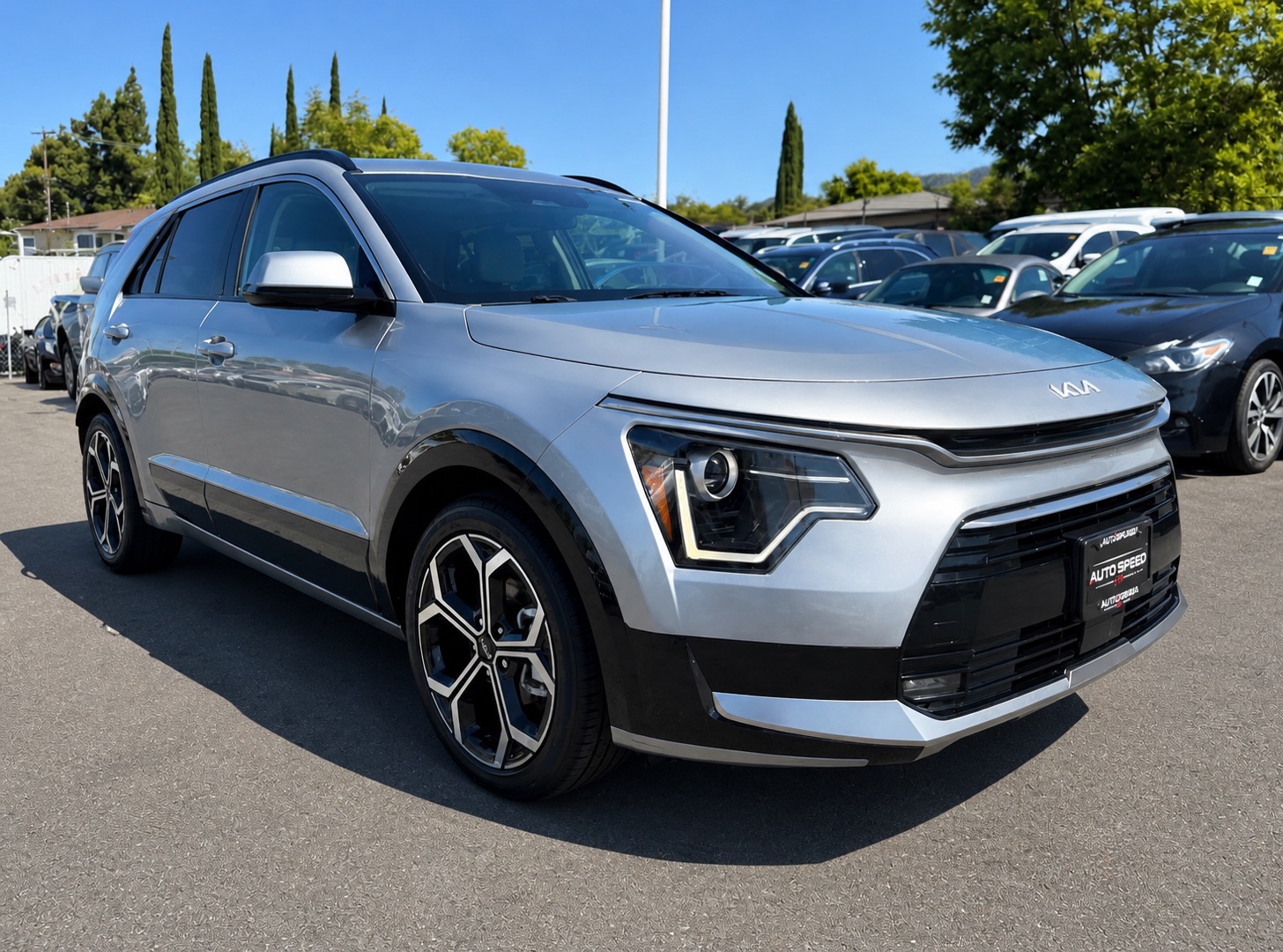 2023 Kia Niro EX Touring HEV's photo