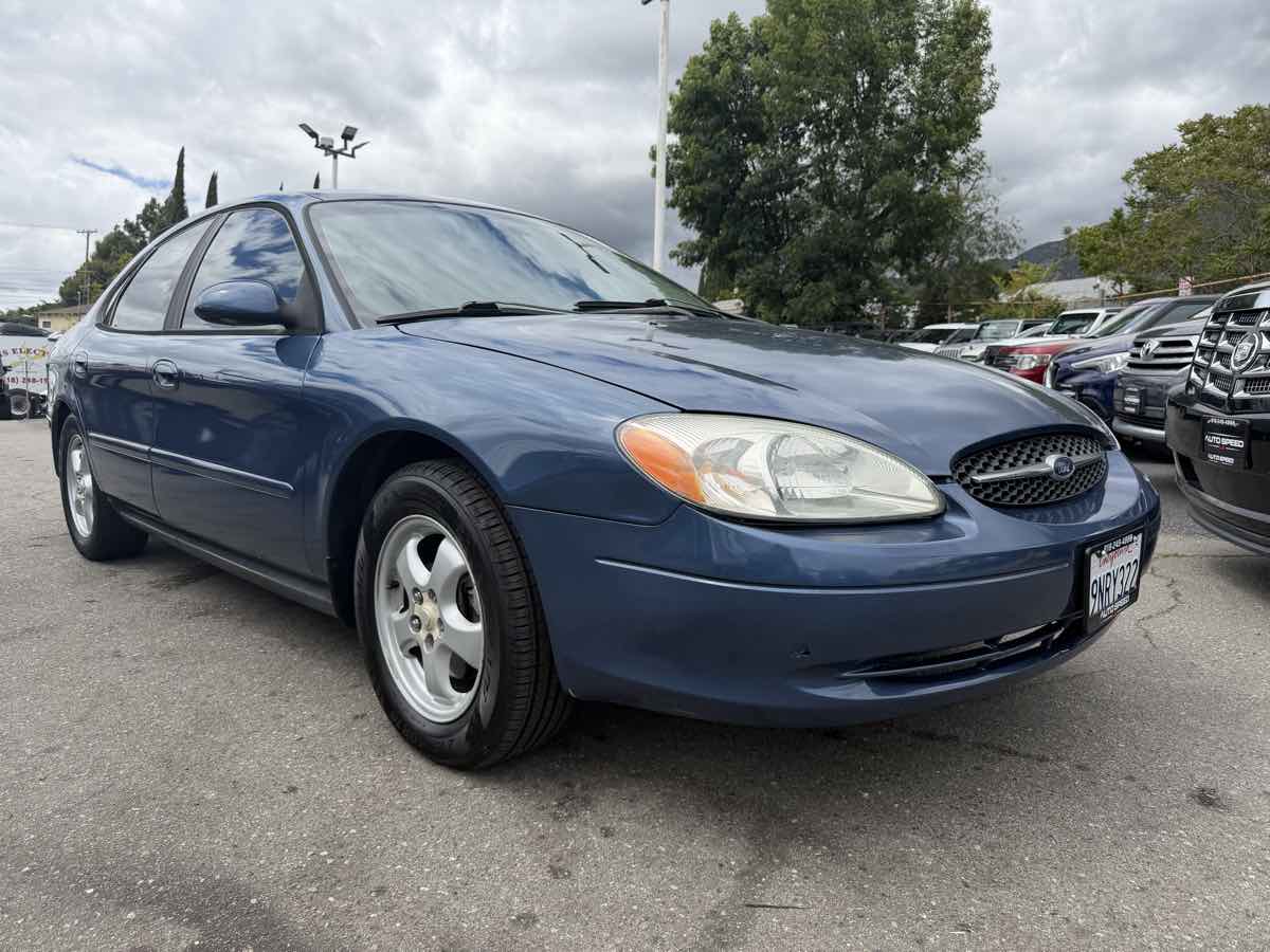 2002 Ford Taurus SE Standard's photo