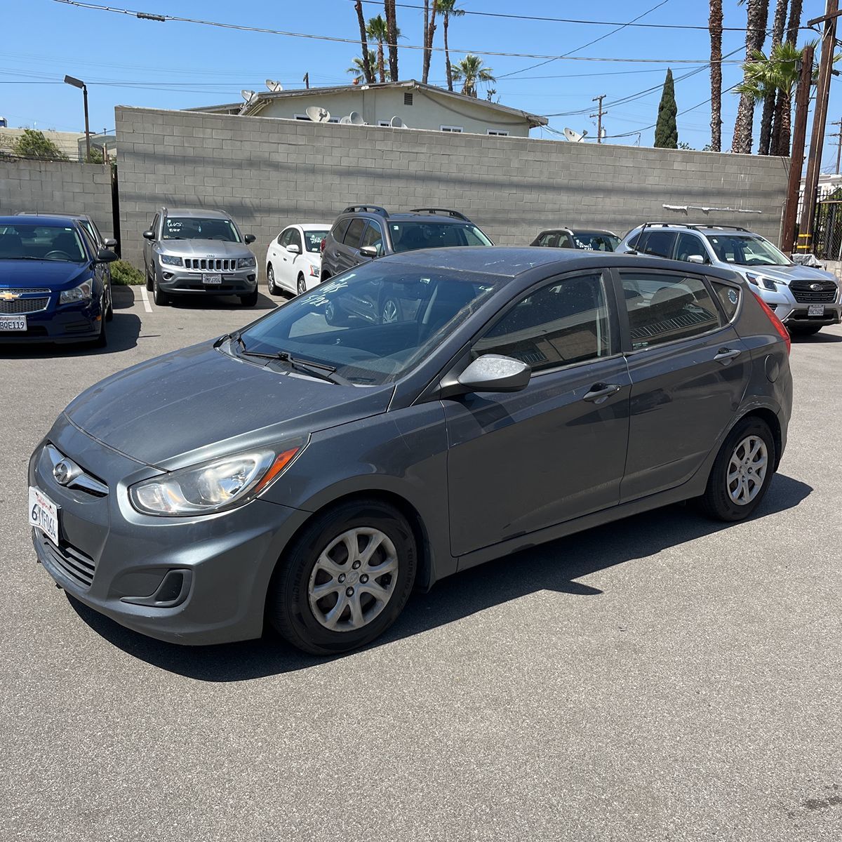2013 Hyundai Accent GS 5-Door 6-Speed Automatic's photo