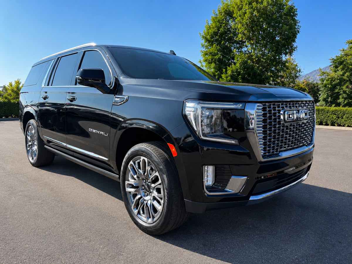 2023 GMC Yukon Denali Ultimate AWD's photo