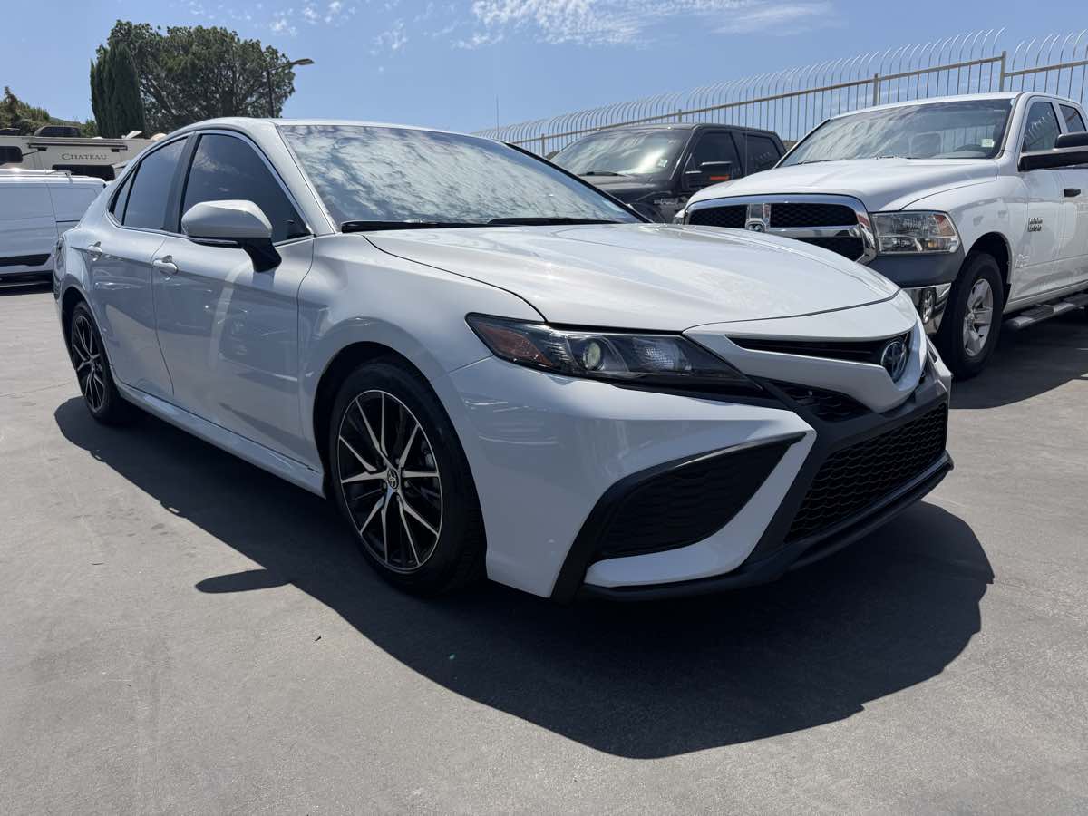 2023 Toyota Camry Hybrid LE