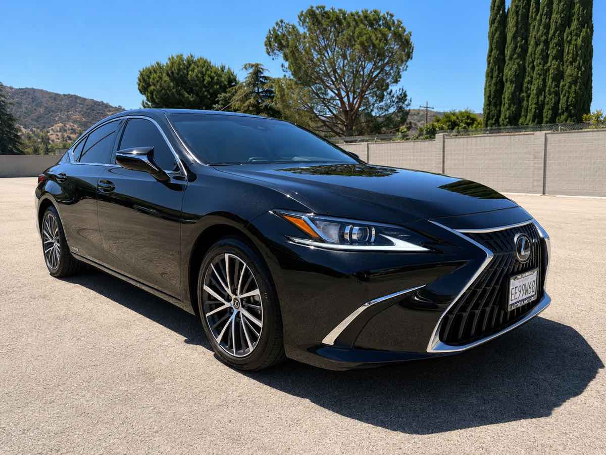 2025 Lexus ES 300h 