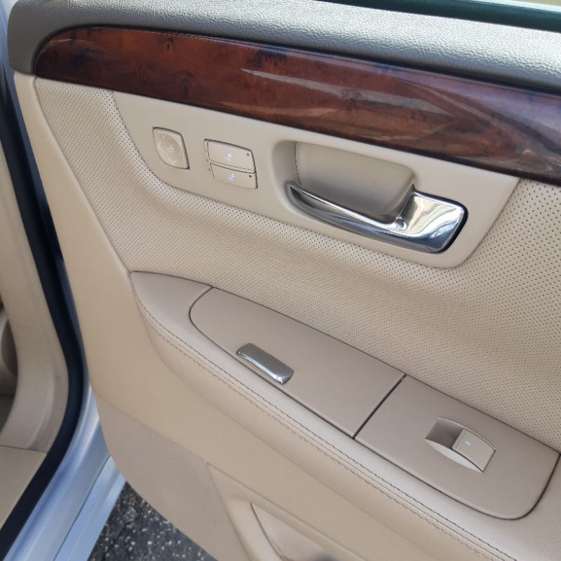 Passenger Side Front Door Window Glass For 2006-2011 Cadillac DTS - Laminated, Right