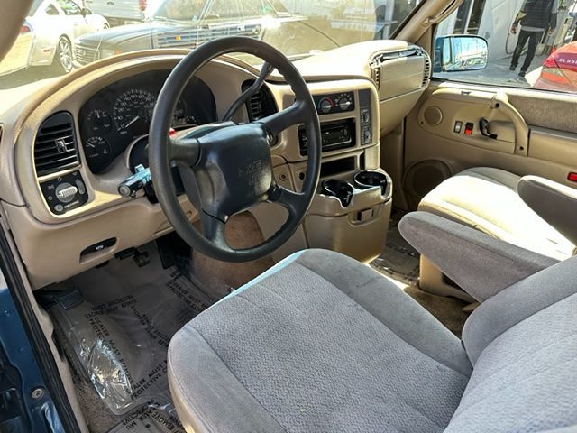 Sold 2003 GMC Safari Passenger in La Crescenta - Main Image